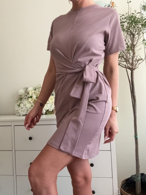 Bawełniana sukienka z asymetrycznym wiązaniem Avery dusty rose