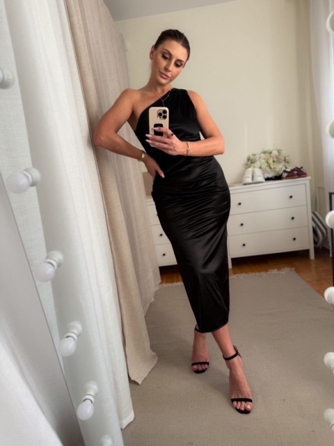 Satynowa sukienka One Shoulder czarna