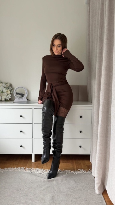 Sukienka z wiskozy Drapped Vibe czekoladowa