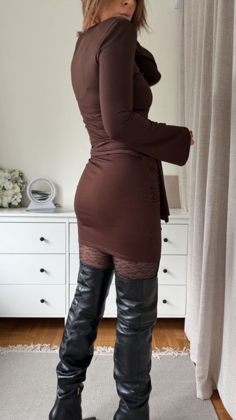 Sukienka z wiskozy Drapped Vibe czekoladowa