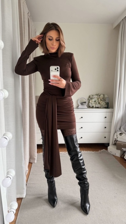 Sukienka z wiskozy Drapped Vibe czekoladowa