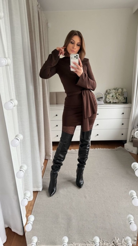 Sukienka z wiskozy Drapped Vibe czekoladowa